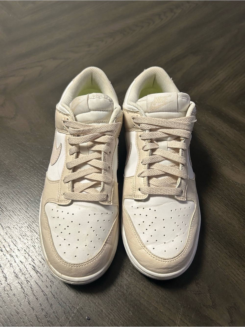 Nike women’s Low-Top Sneakers in White and Beige/Tan